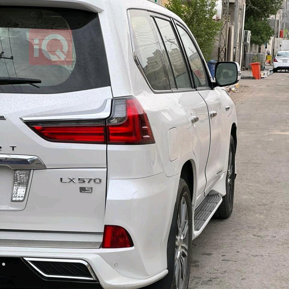 Lexus LX